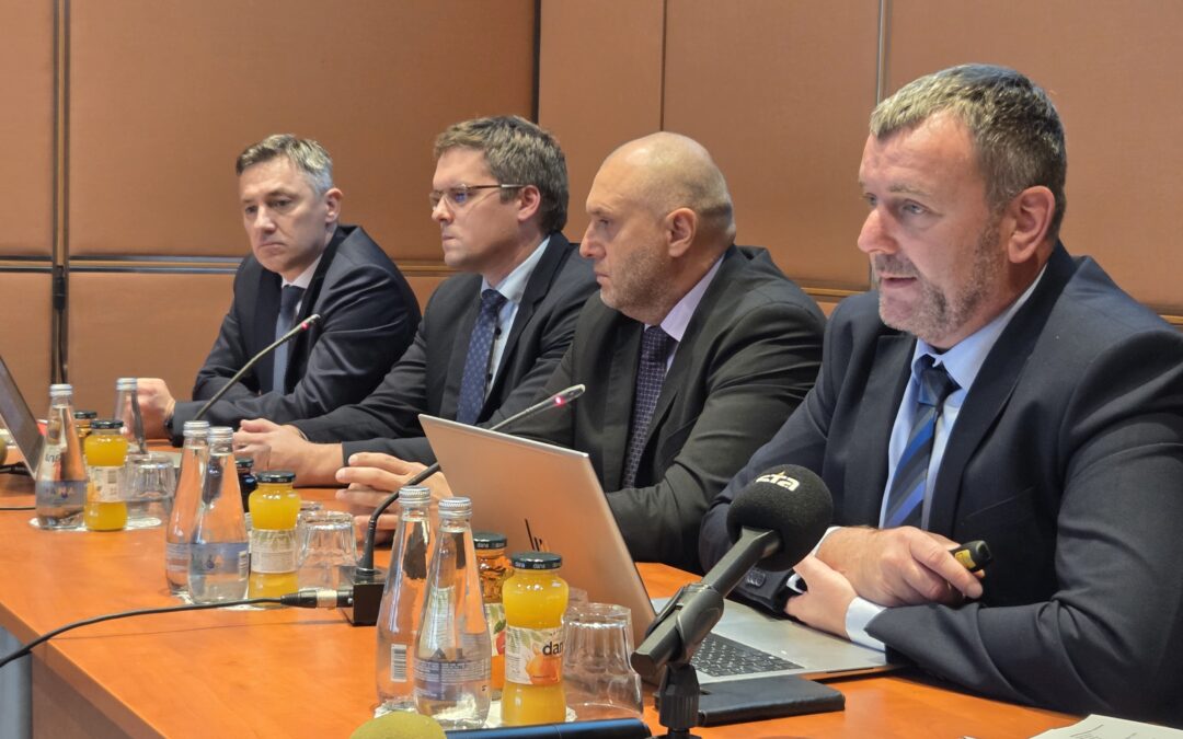 Dobavitelji električne energije in operater ELES pozivajo k sistemski rešitvi in nadaljnjem zagotavljanju pravic oskrbe končnih odjemalcev v sistemu neto merjenja