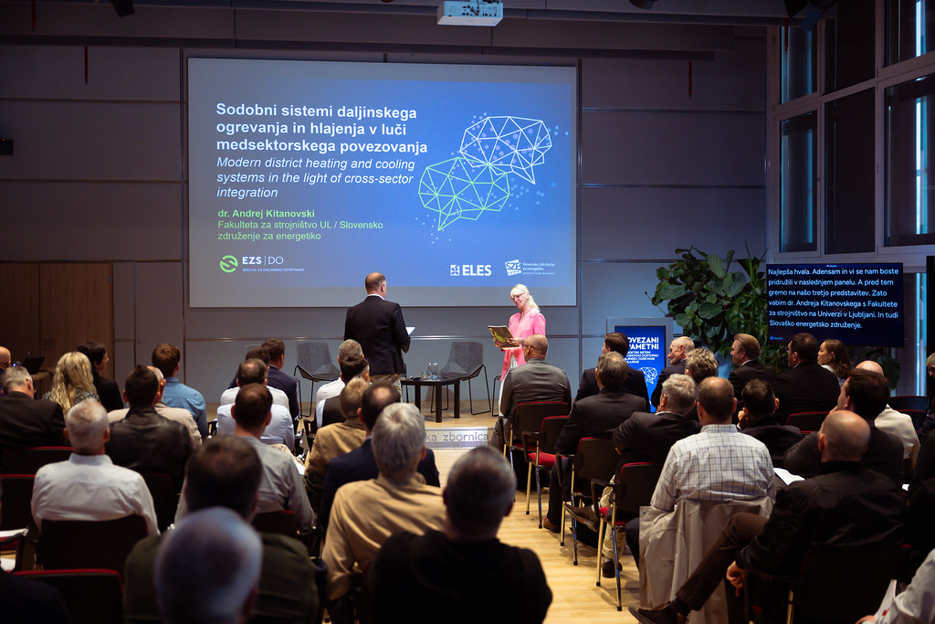 Povezani & pametni foto EZS